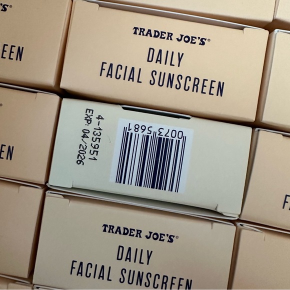 Trader Joe’s Daily Facial Sunscreen Broad Spectrum SPF-40 - Picture 5 of 5